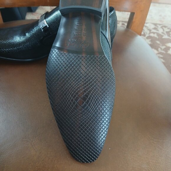 Sharp black embossed leather and patent leather formal mens shoes. - Picture 3 of 7